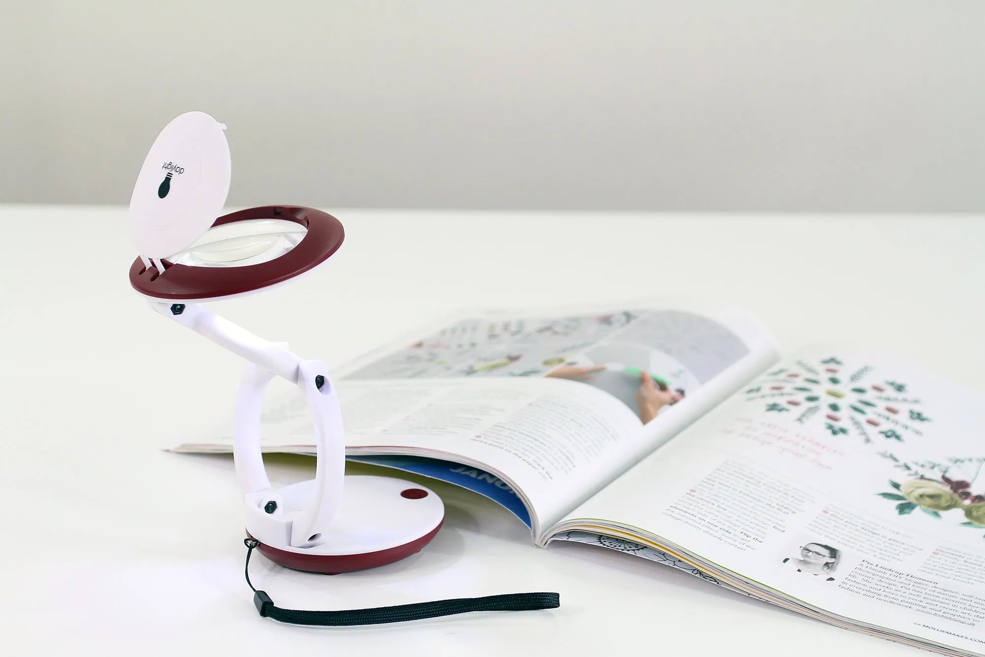 Daylight YoYo Magnifier Light