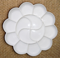 Round Plastic Palette with 4 Mixing Wells - Art Supplies Australia